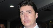 Suplente assume sob suspeita de omitir bens